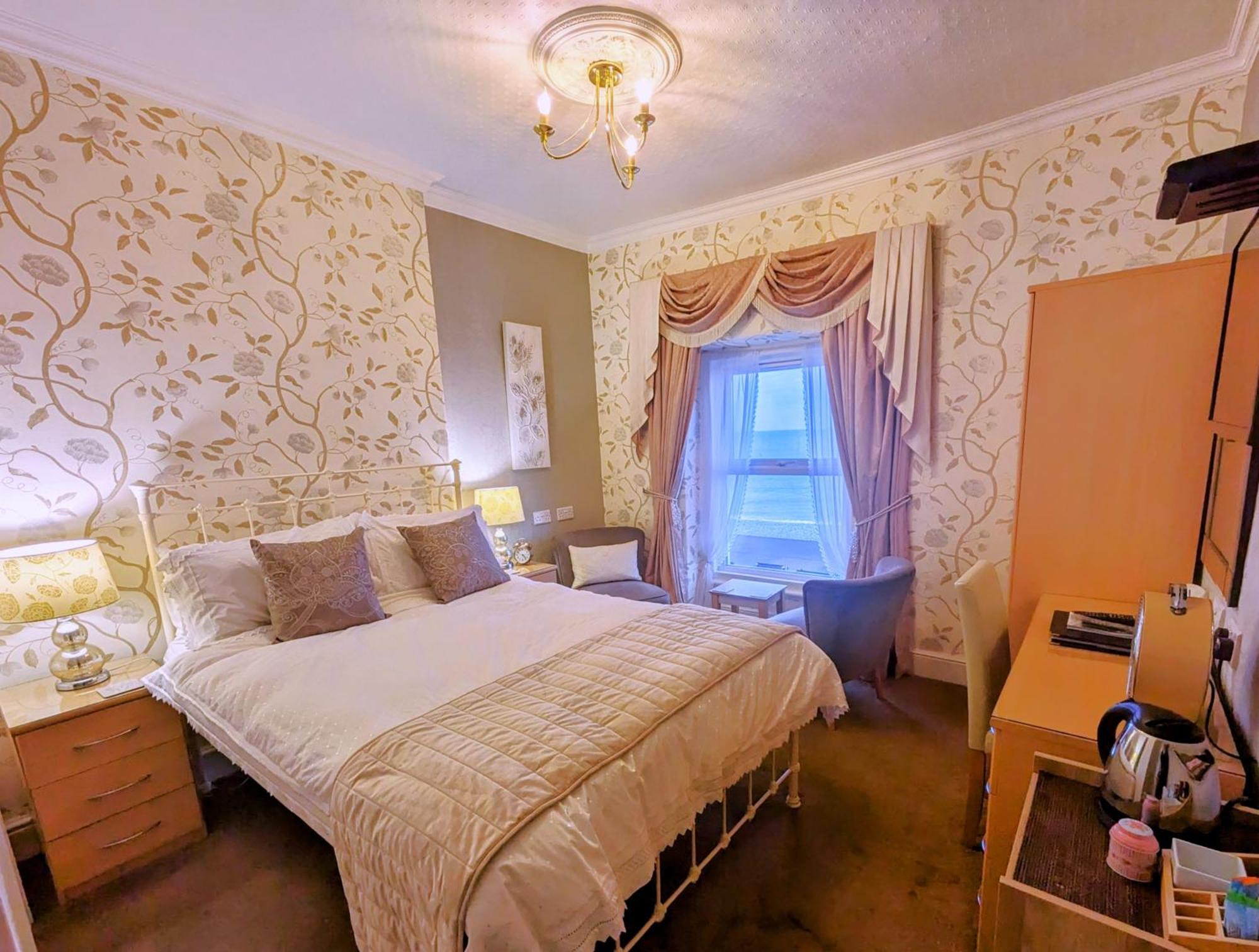 ホテル Stratford House Exclusively For Adults ランディドノー エクステリア 写真