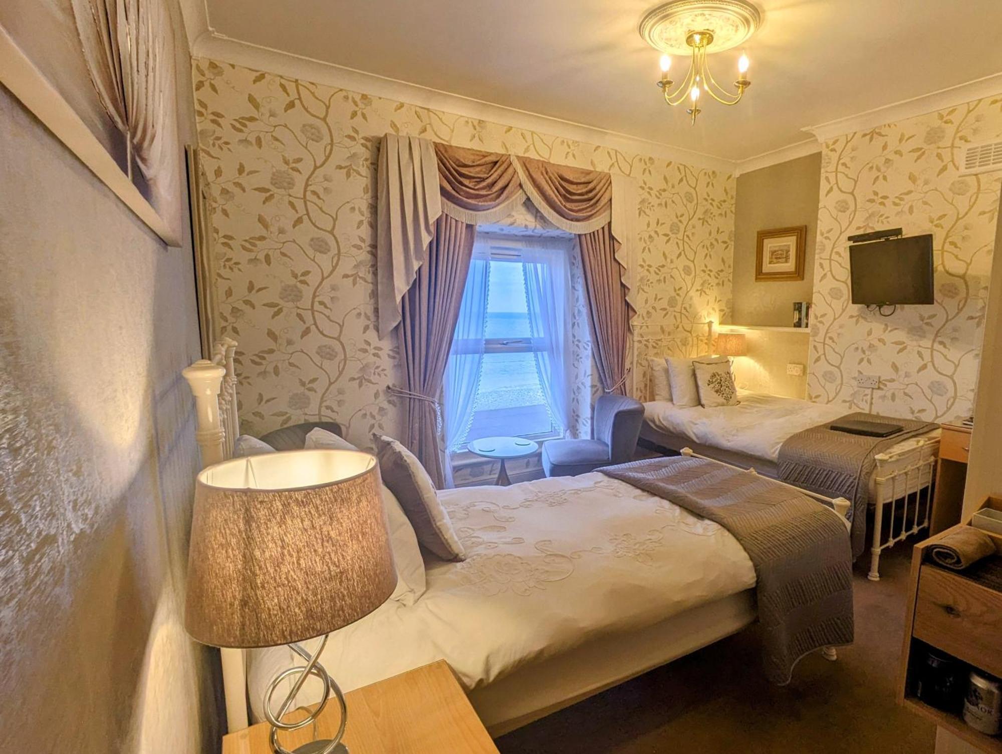 ホテル Stratford House Exclusively For Adults ランディドノー エクステリア 写真