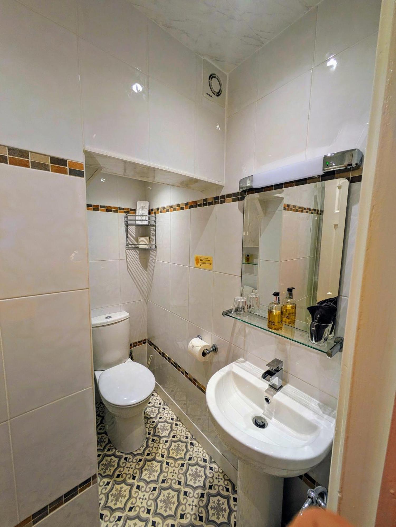 ホテル Stratford House Exclusively For Adults ランディドノー 部屋 写真