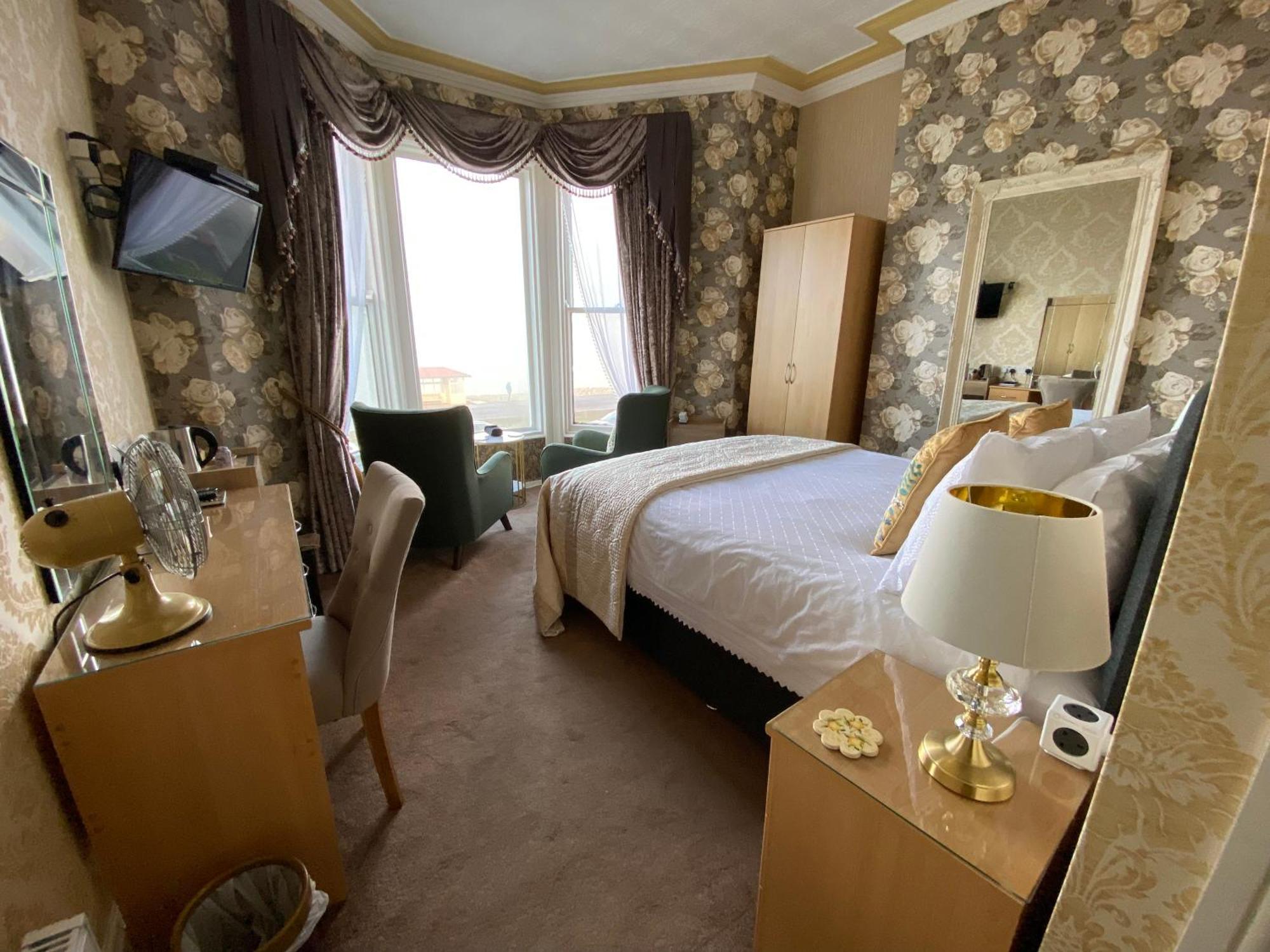 ホテル Stratford House Exclusively For Adults ランディドノー エクステリア 写真
