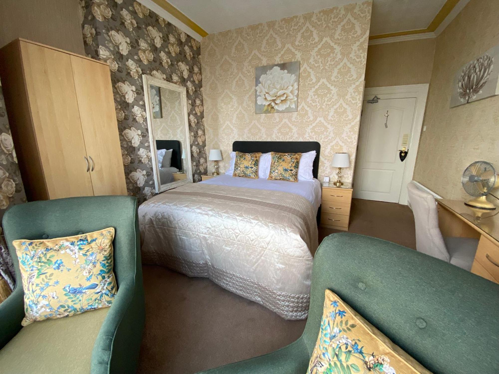 ホテル Stratford House Exclusively For Adults ランディドノー エクステリア 写真