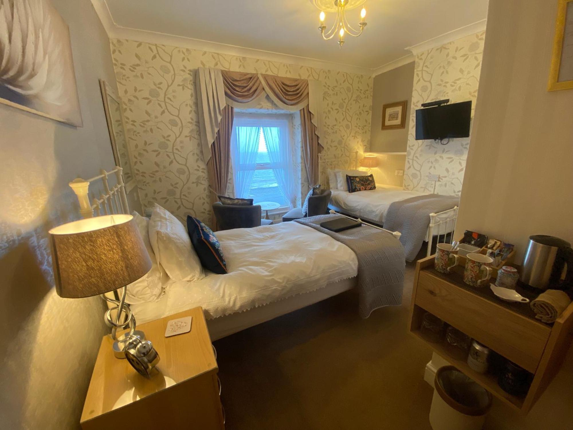 ホテル Stratford House Exclusively For Adults ランディドノー エクステリア 写真