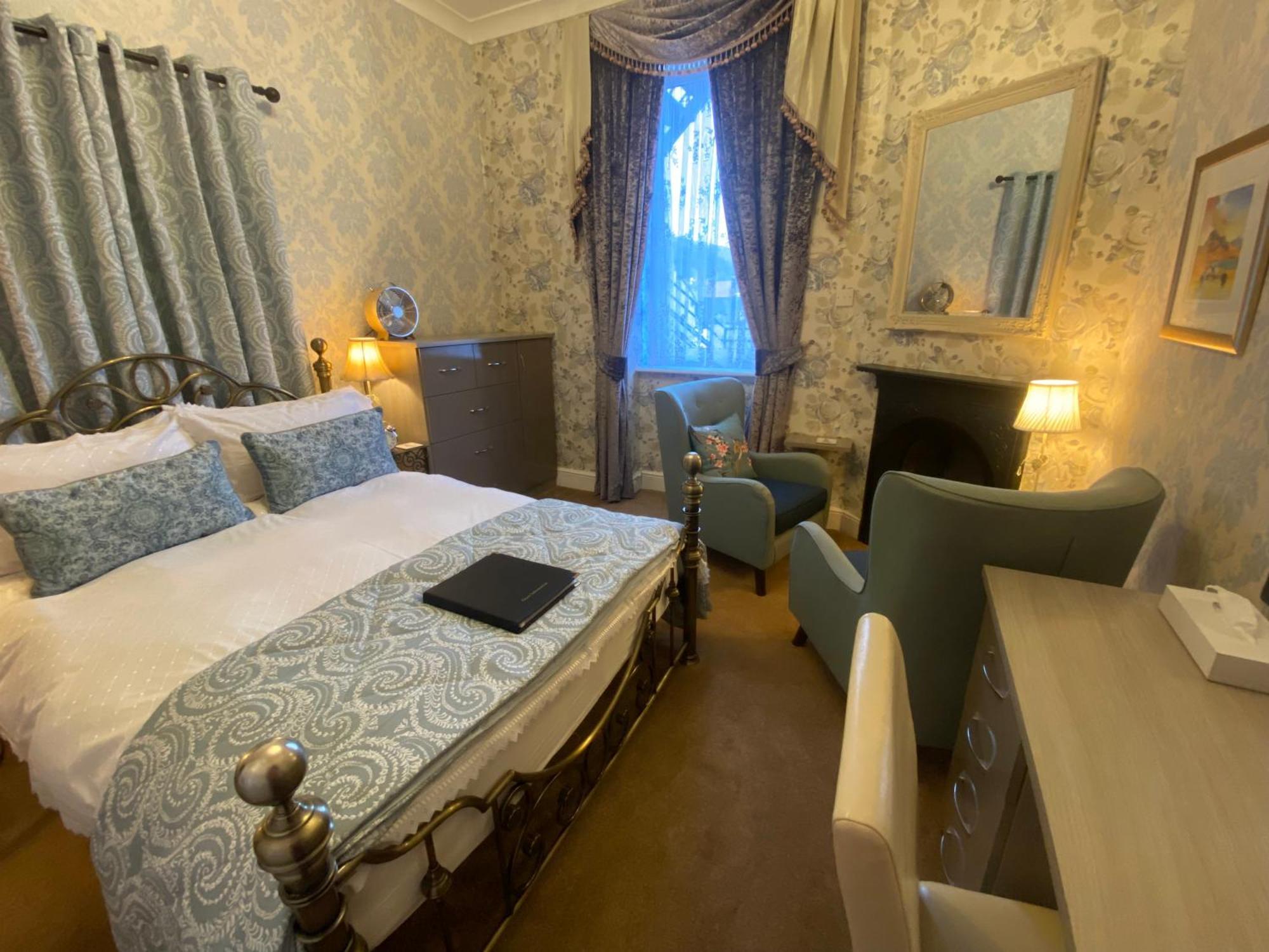 ホテル Stratford House Exclusively For Adults ランディドノー エクステリア 写真