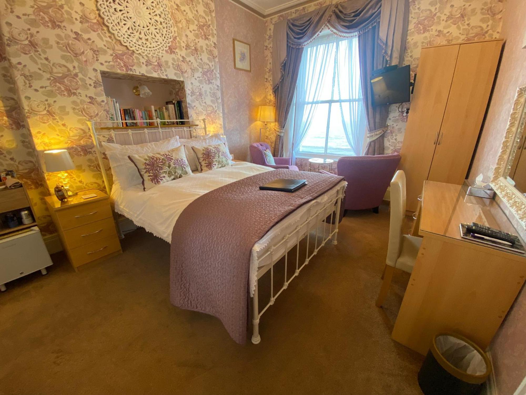 ホテル Stratford House Exclusively For Adults ランディドノー エクステリア 写真