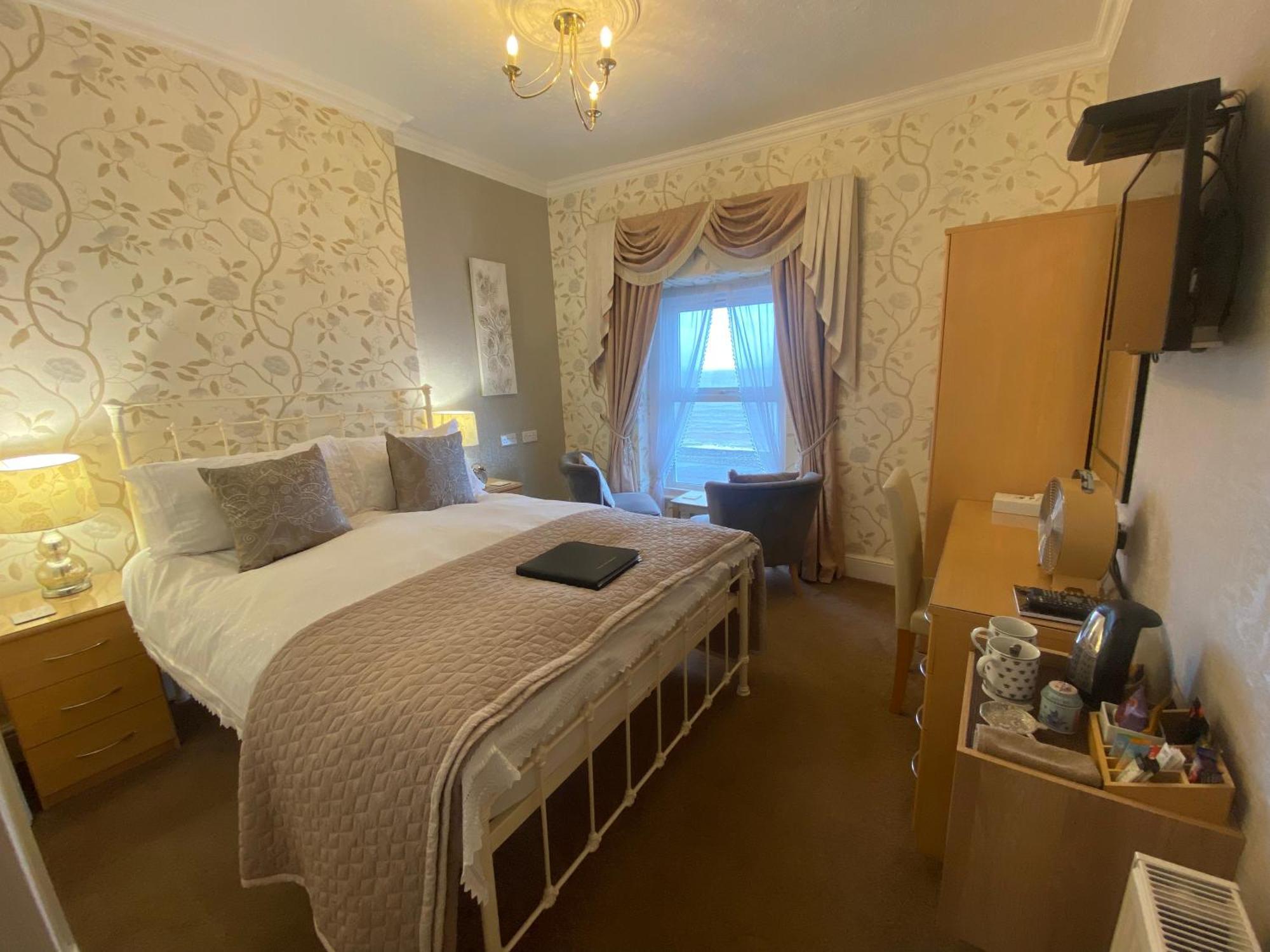 ホテル Stratford House Exclusively For Adults ランディドノー エクステリア 写真